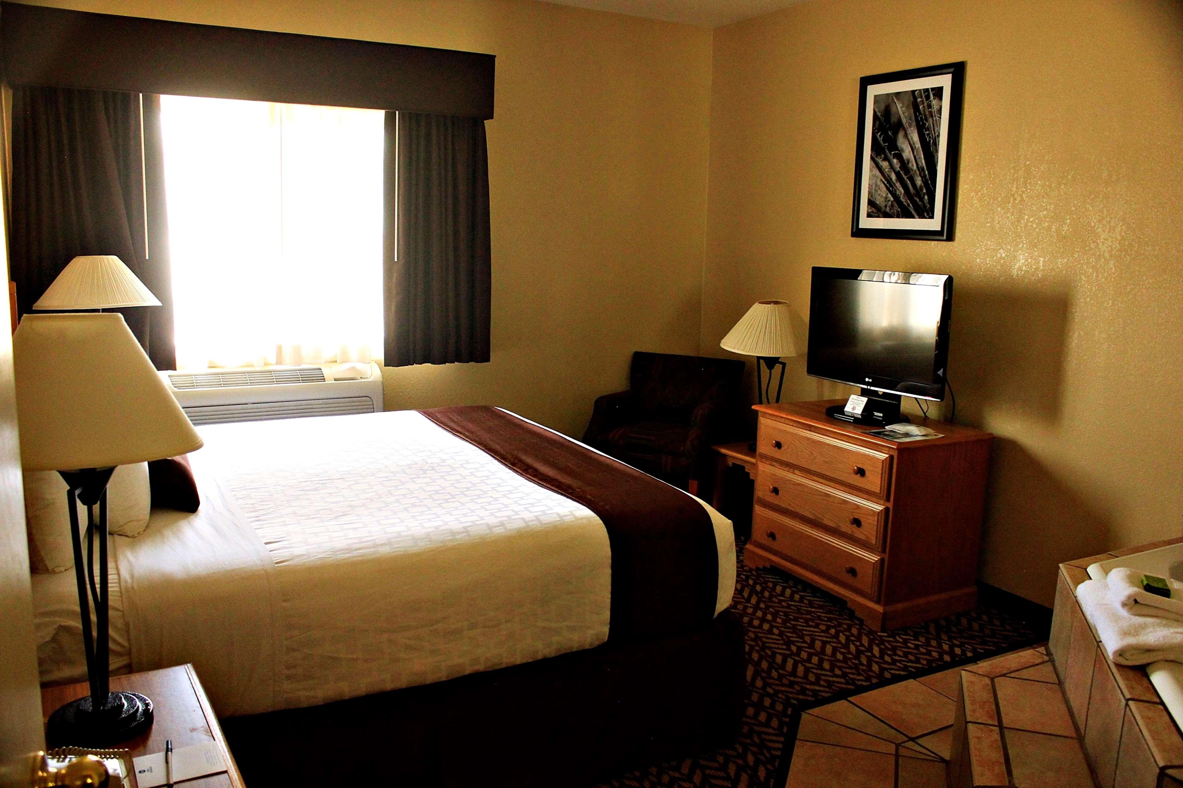 Best Western Turquoise Inn & Suites Кортес Екстериор снимка
