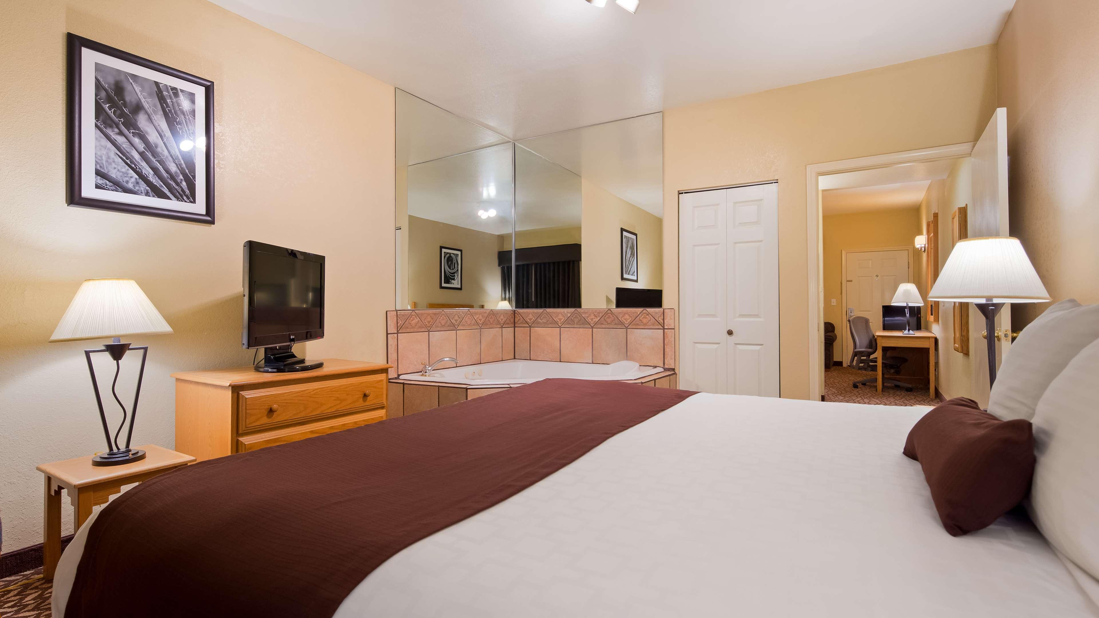 Best Western Turquoise Inn & Suites Кортес Екстериор снимка