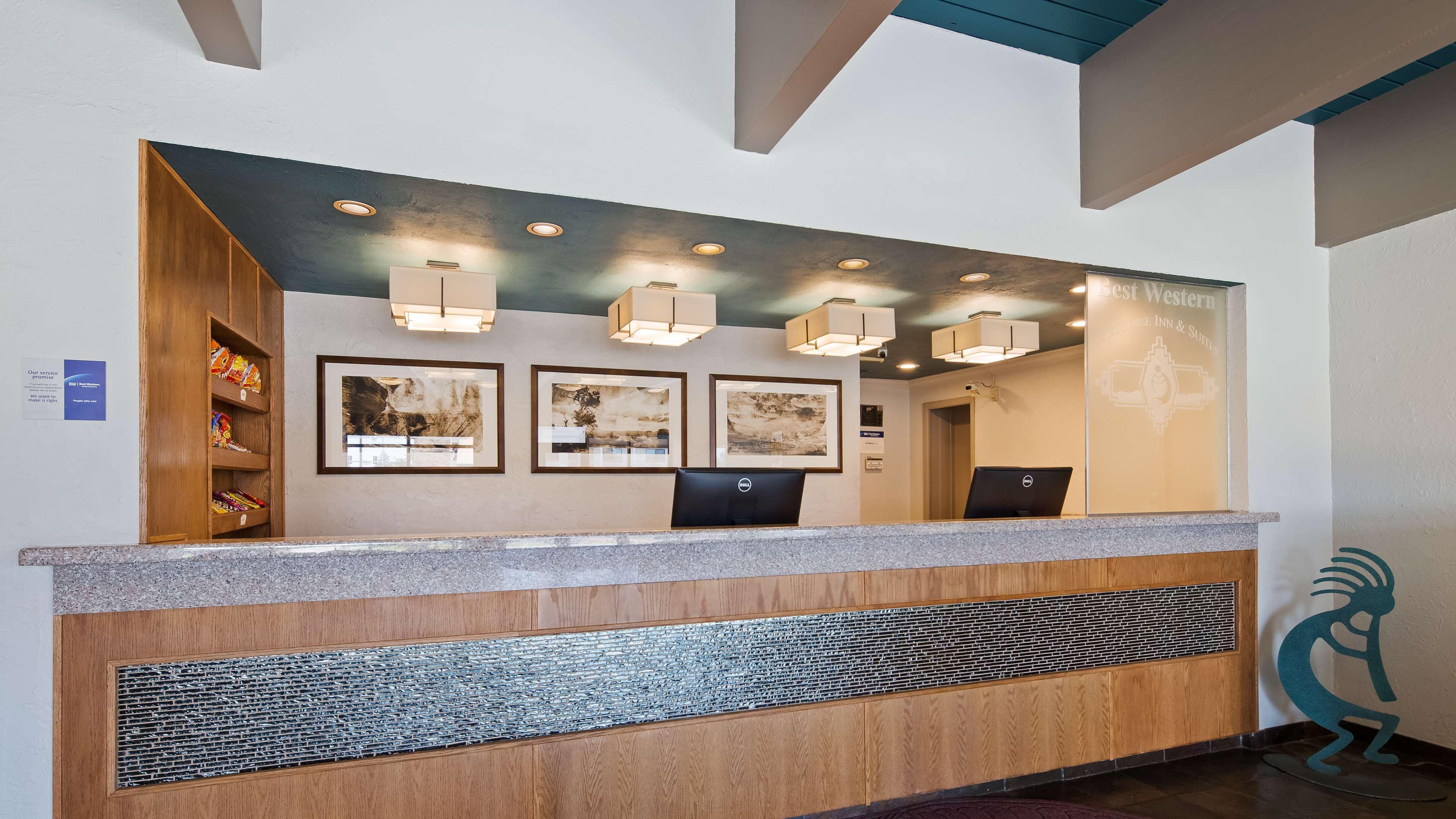 Best Western Turquoise Inn & Suites Кортес Екстериор снимка