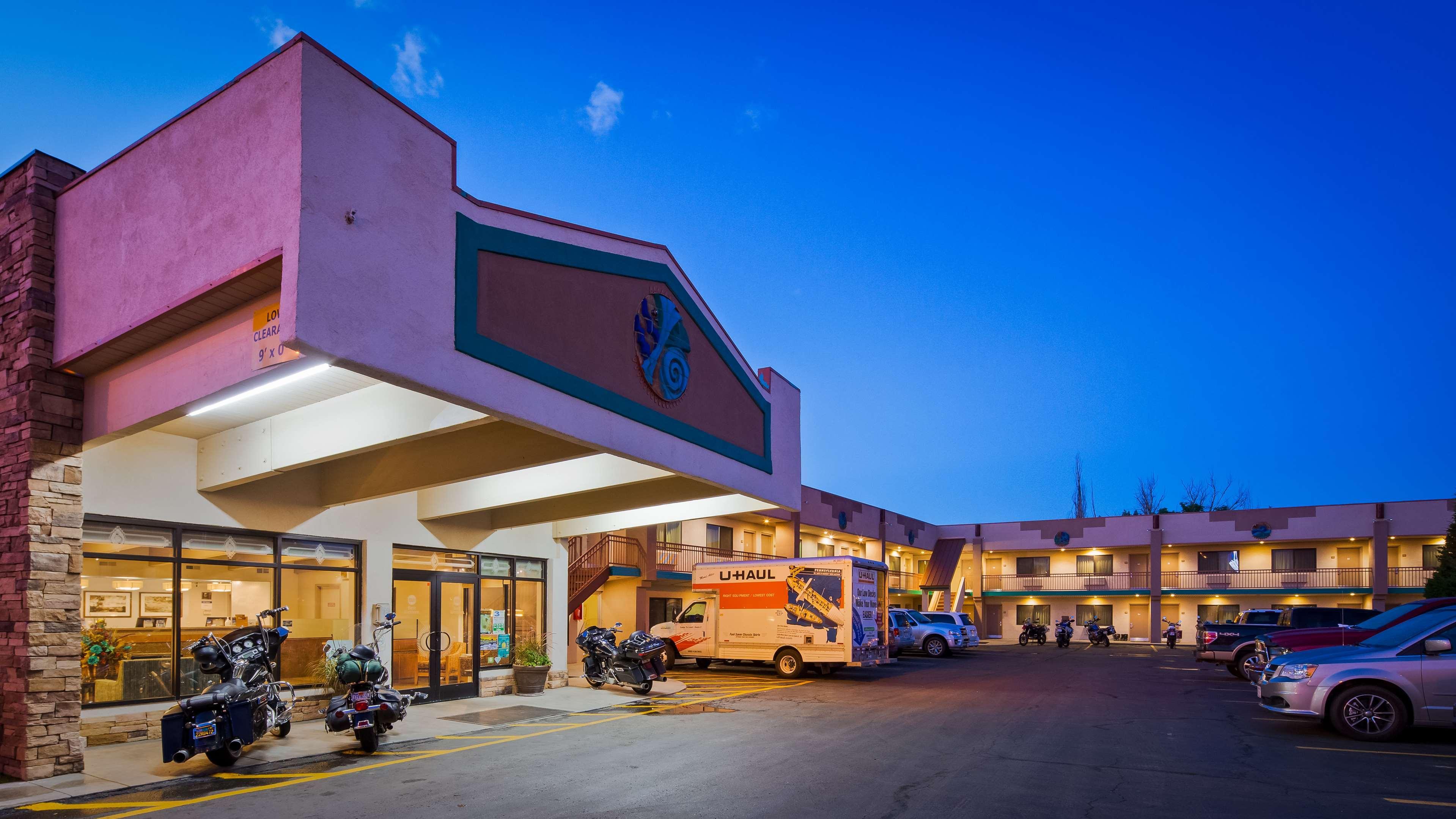 Best Western Turquoise Inn & Suites Кортес Екстериор снимка