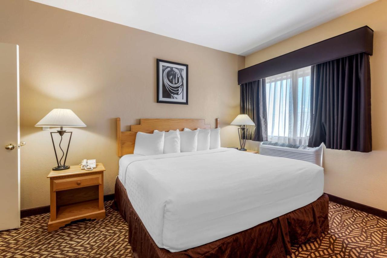 Best Western Turquoise Inn & Suites Кортес Екстериор снимка
