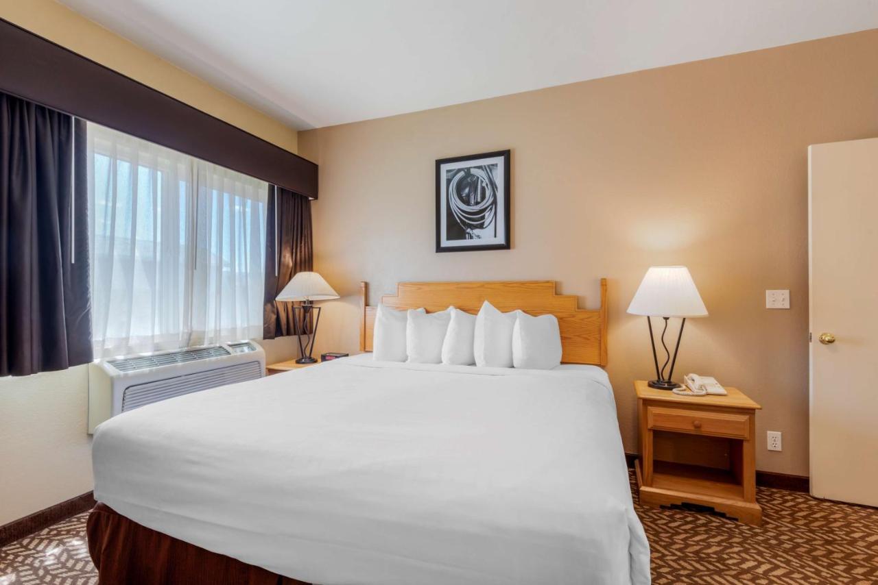 Best Western Turquoise Inn & Suites Кортес Екстериор снимка