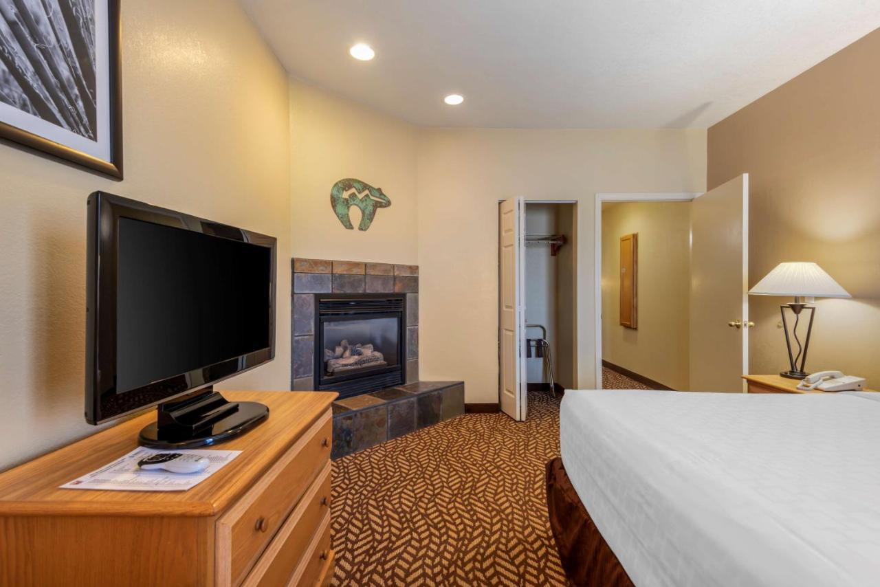 Best Western Turquoise Inn & Suites Кортес Екстериор снимка