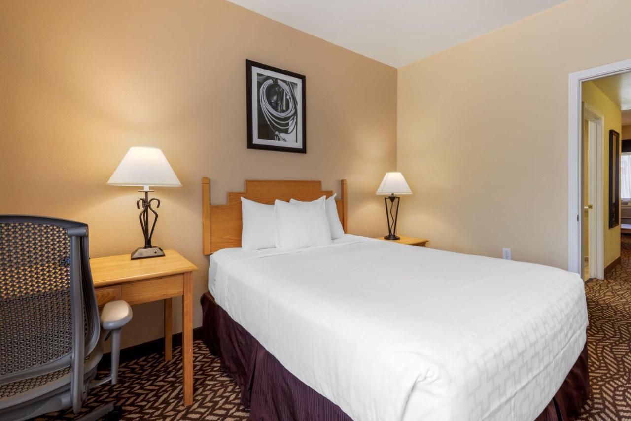 Best Western Turquoise Inn & Suites Кортес Екстериор снимка